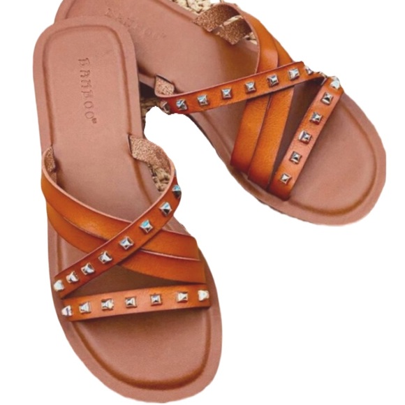 NIB Bamboo Cognac Strappy Sandals - Picture 1 of 3